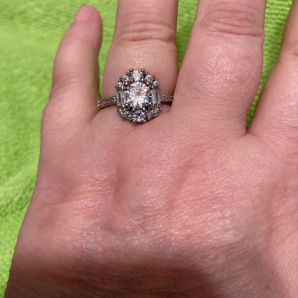 White sapphire ring - Picture 4 of 4